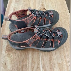 KEEN- women’s size 6 Newport H2 sandals, gently used. Perfect for summer ☀️